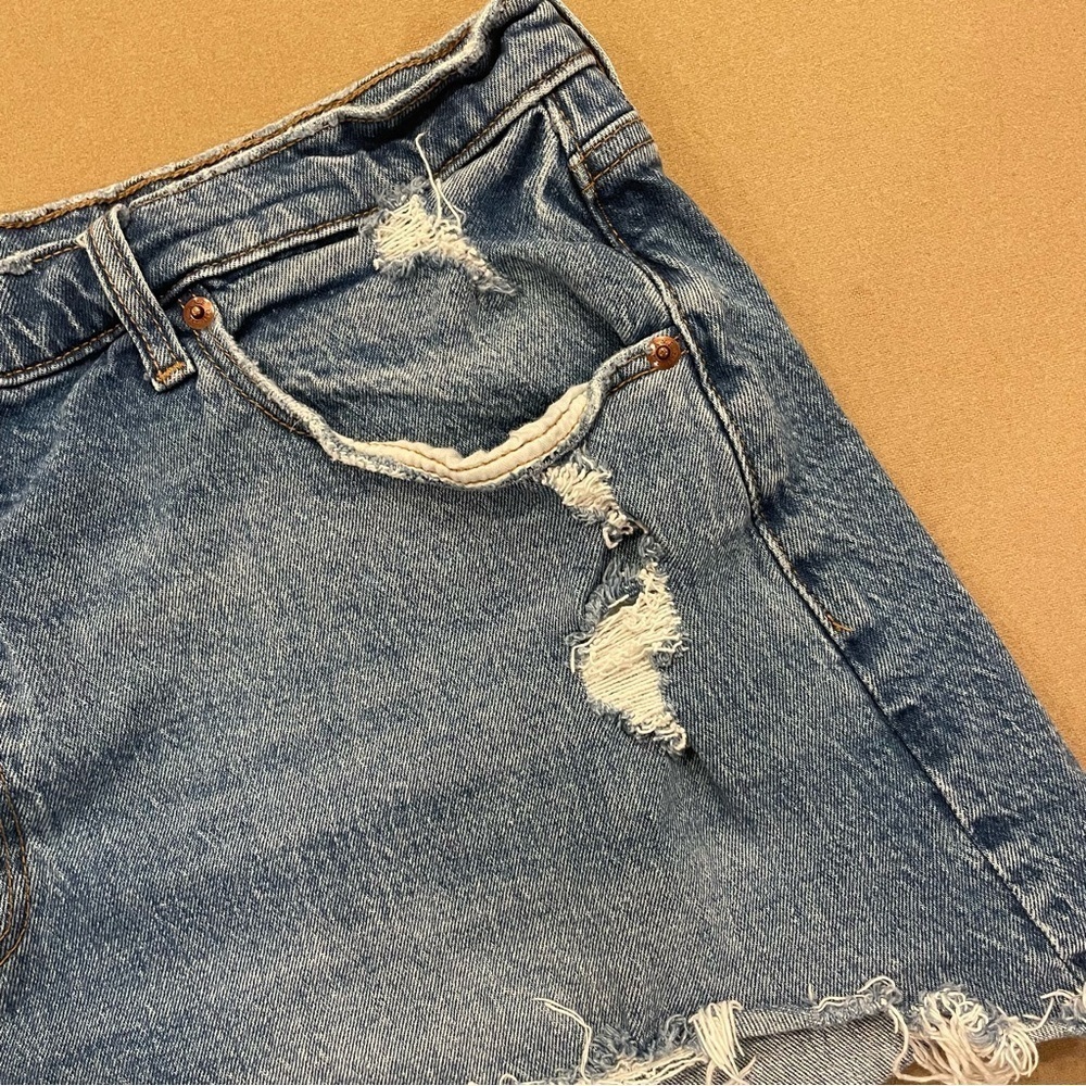 Abercrombie & Fitch Curve Love The Mom Short High Rise Distressed Size 34/18 - Picture 4 of 11